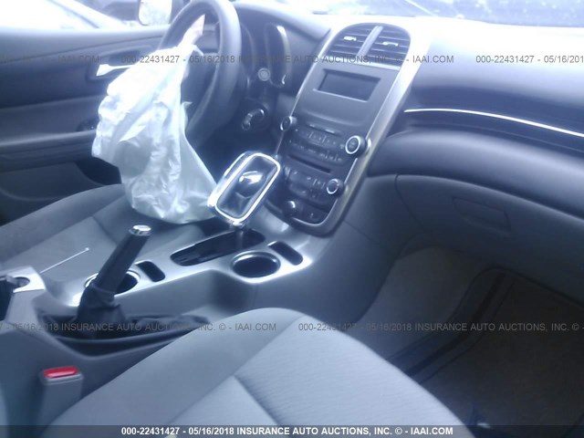 1G11B5SL1FF210124 - 2015 CHEVROLET MALIBU LS 银色 照片 5