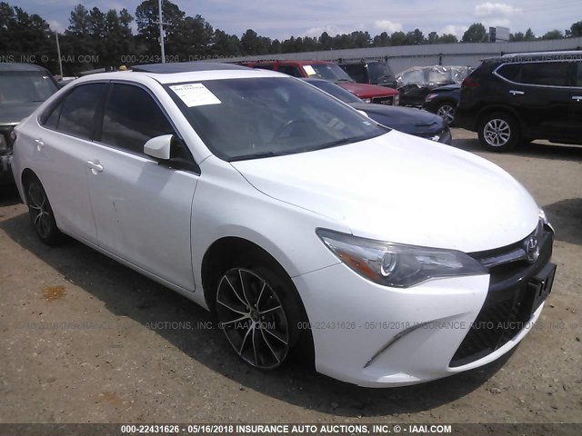 4T1BF1FK1FU494632 - 2015 TOYOTA CAMRY LE/XLE/SE/XSE WHITE photo 1