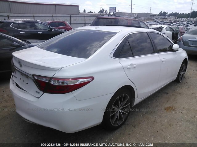 4T1BF1FK1FU494632 - 2015 TOYOTA CAMRY LE/XLE/SE/XSE WHITE photo 4