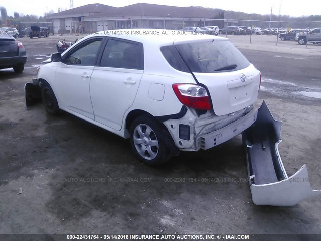 2T1KU40E69C090323 - 2009 TOYOTA COROLLA MATRIX  WHITE photo 3