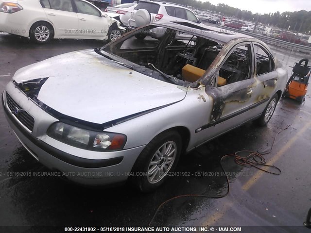 YV1RS61T442376279 - 2004 VOLVO S60 SILVER photo 2