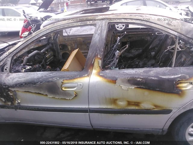 YV1RS61T442376279 - 2004 VOLVO S60 فضي صورة 6