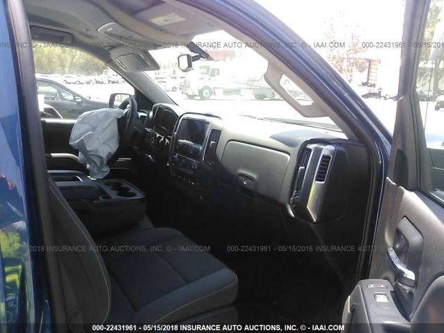 3GCPCREC3JG302523 - 2018 CHEVROLET SILVERADO C1500 LT Blau Foto 5