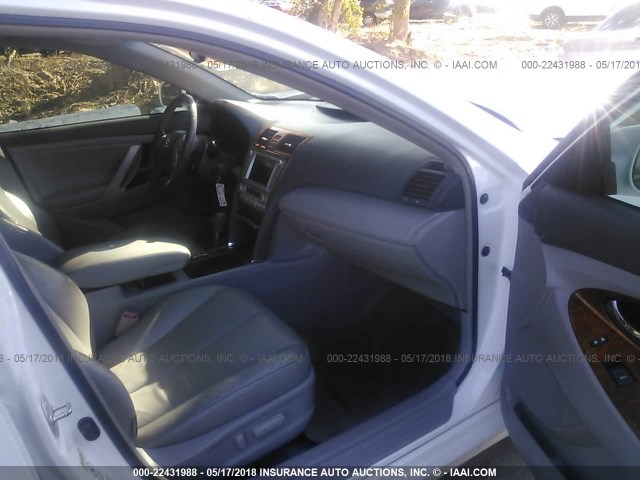 4T1BF3EK5AU516606 - 2010 TOYOTA CAMRY SE/LE/XLE 白色 照片 5