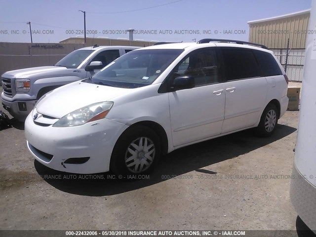 5TDZK23CX8S172967 - 2008 TOYOTA SIENNA CE/LE WHITE photo 2