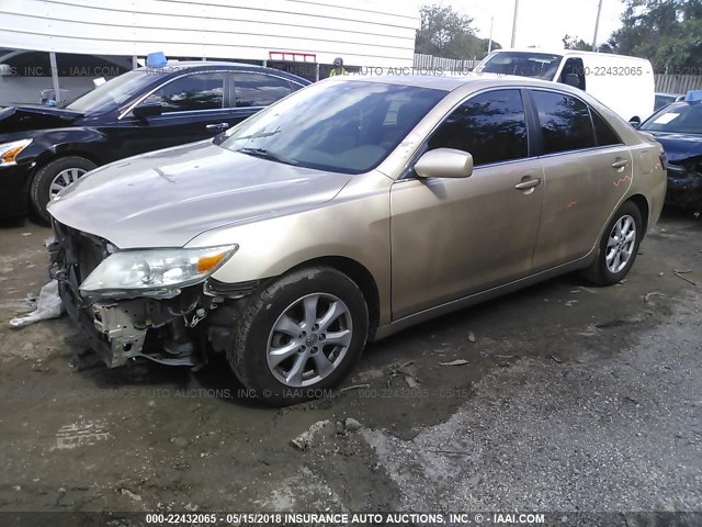 4T1BF3EK9BU200482 - 2011 TOYOTA CAMRY SE/LE/XLE GOLD photo 2