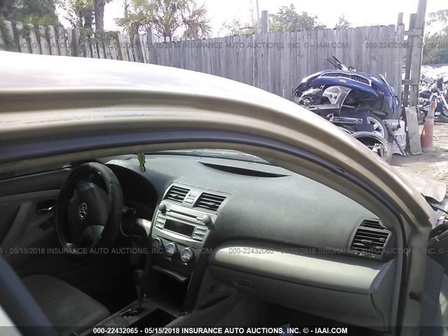 4T1BF3EK9BU200482 - 2011 TOYOTA CAMRY SE/LE/XLE GOLD photo 5