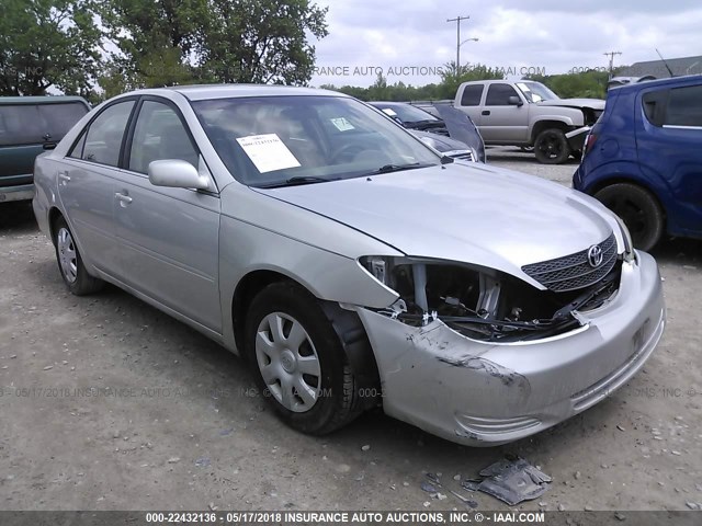 4T1BE32K13U648255 - 2003 TOYOTA CAMRY LE/XLE/SE SILVER photo 1