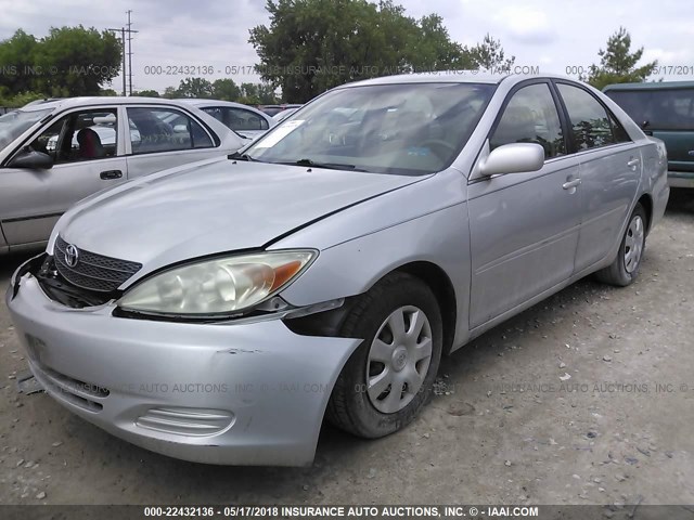 4T1BE32K13U648255 - 2003 TOYOTA CAMRY LE/XLE/SE SILVER photo 2