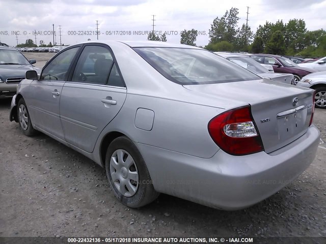4T1BE32K13U648255 - 2003 TOYOTA CAMRY LE/XLE/SE SILVER photo 3