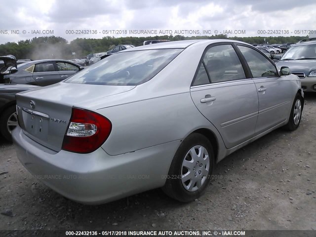 4T1BE32K13U648255 - 2003 TOYOTA CAMRY LE/XLE/SE SILVER photo 4