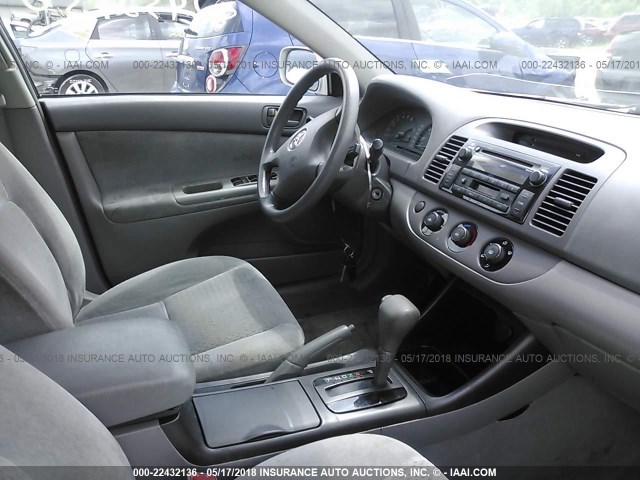 4T1BE32K13U648255 - 2003 TOYOTA CAMRY LE/XLE/SE SILVER photo 5