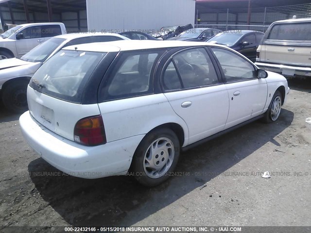 1G8ZK8274VZ110718 - 1997 SATURN SW2 WHITE photo 4