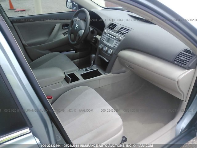 4T4BF3EK0BR103273 - 2011 TOYOTA CAMRY SE/LE/XLE 绿色 照片 5