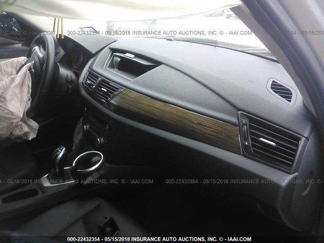 WBAVL1C50DVR84928 - 2013 BMW X1 XDRIVE28I ვერცხლისფერი ფოტო 5