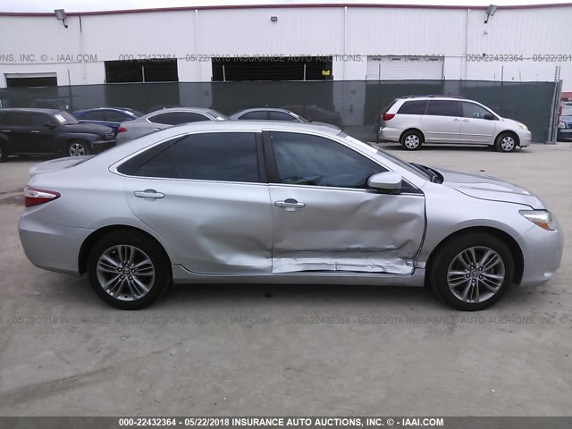 4T1BF1FK2GU134934 - 2016 TOYOTA CAMRY LE/XLE/SE/XSE SILVER photo 6