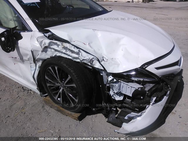 JTNB11HK8J3010143 - 2018 TOYOTA CAMRY L/LE/XLE/SE/XSE WHITE photo 6