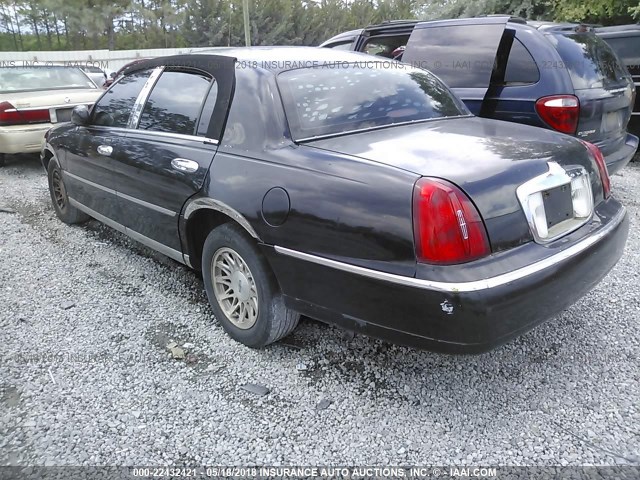 1LNHM81W1YY791608 - 2000 LINCOLN TOWN CAR EXECUTIVE Черный фото 3