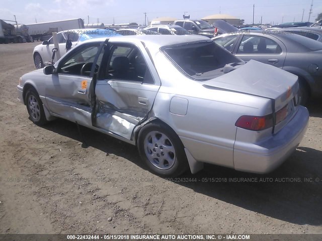 JT2BG22K710558016 - 2001 TOYOTA CAMRY CE/LE/XLE 银色 照片 3