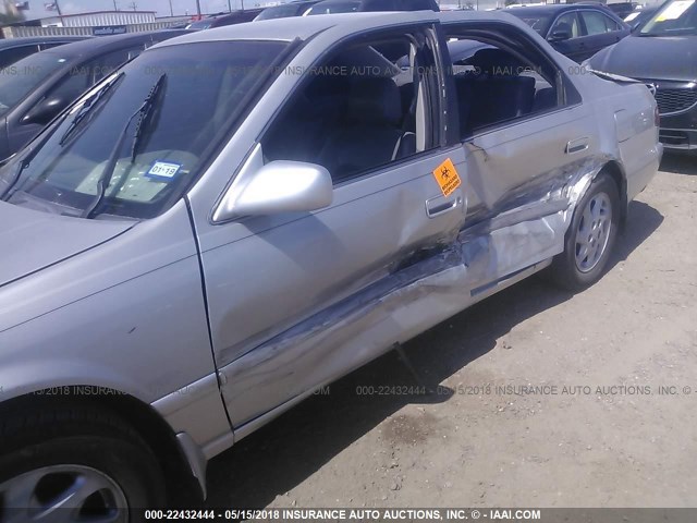 JT2BG22K710558016 - 2001 TOYOTA CAMRY CE/LE/XLE 银色 照片 6