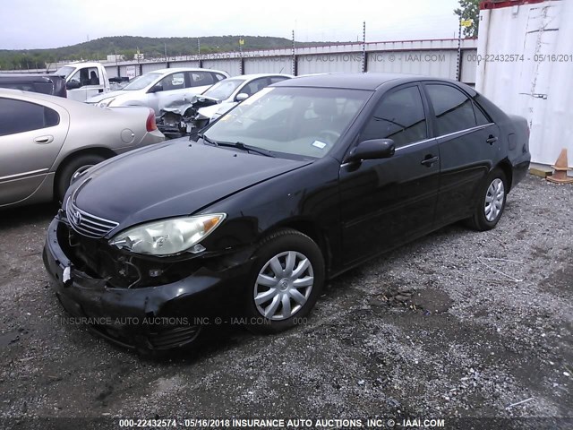 4T1BE32K55U403221 - 2005 TOYOTA CAMRY LE/XLE/SE შავი ფოტო 2