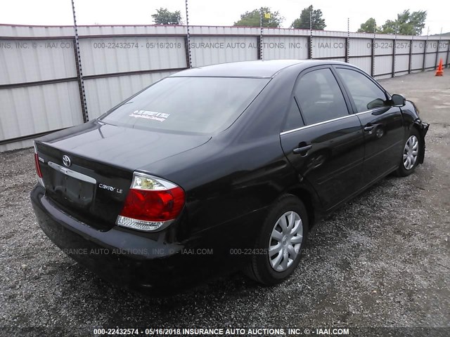4T1BE32K55U403221 - 2005 TOYOTA CAMRY LE/XLE/SE შავი ფოტო 4