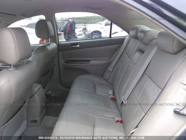 4T1BE32K55U403221 - 2005 TOYOTA CAMRY LE/XLE/SE შავი ფოტო 8
