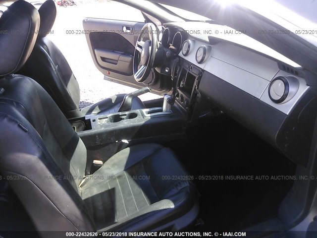 1ZVHT82H755246594 - 2005 FORD MUSTANG GT SILVER photo 5