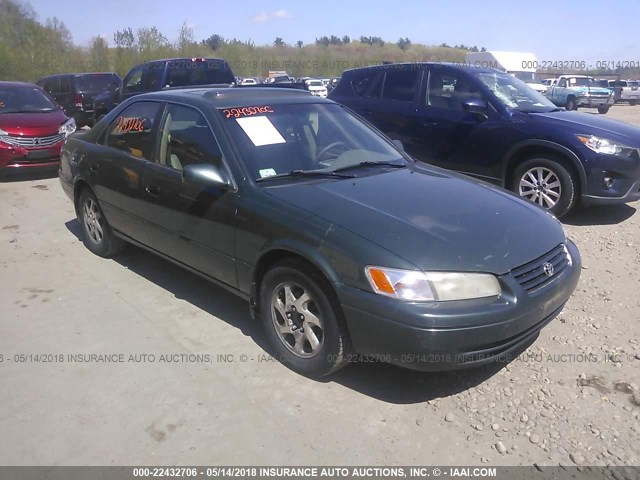 JT2BF28K7X0196224 - 1999 TOYOTA CAMRY LE/XLE Grün Foto 1