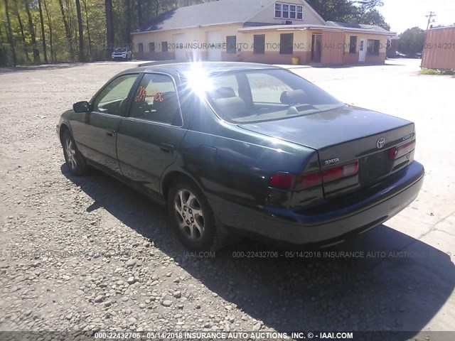 JT2BF28K7X0196224 - 1999 TOYOTA CAMRY LE/XLE Grün Foto 3