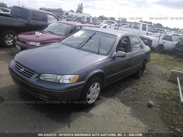 4T1BF22K7VU031646 - 1997 TOYOTA CAMRY CE/LE/XLE GRAY photo 2