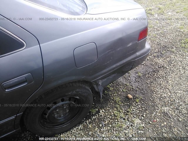 4T1BF22K7VU031646 - 1997 TOYOTA CAMRY CE/LE/XLE 灰色 照片 6
