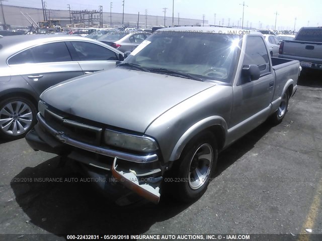 1GCCS14H638127015 - 2003 CHEVROLET S TRUCK S10 GRAY photo 2