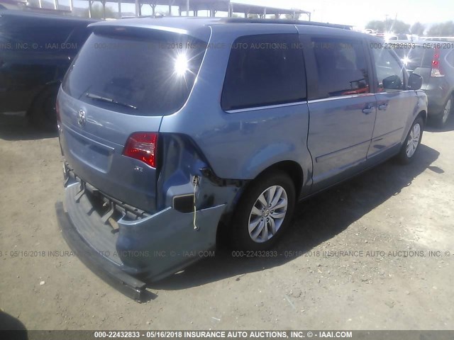 2C4RVABG4CR127644 - 2012 VOLKSWAGEN ROUTAN SE BLUE photo 4