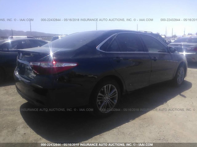 4T1BF1FK9HU722718 - 2017 TOYOTA CAMRY LE/XLE/SE/XSE BLACK photo 4
