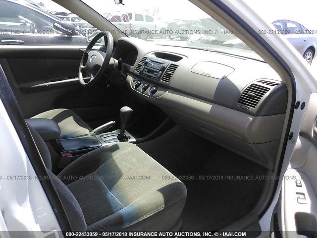 JTDBE32K930177497 - 2003 TOYOTA CAMRY LE/XLE Սպիտակ լուսանկար 5