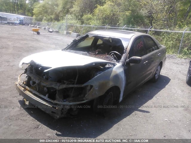 4T1BE32K93U647533 - 2003 TOYOTA CAMRY LE/XLE/SE ოქროსფერი ფოტო 2