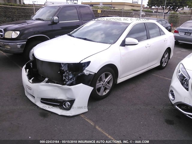 4T1BF1FK5EU729676 - 2014 TOYOTA CAMRY L/SE/LE/XLE 白色 照片 2