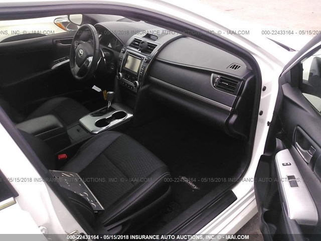 4T1BF1FK5EU729676 - 2014 TOYOTA CAMRY L/SE/LE/XLE 白色 照片 5