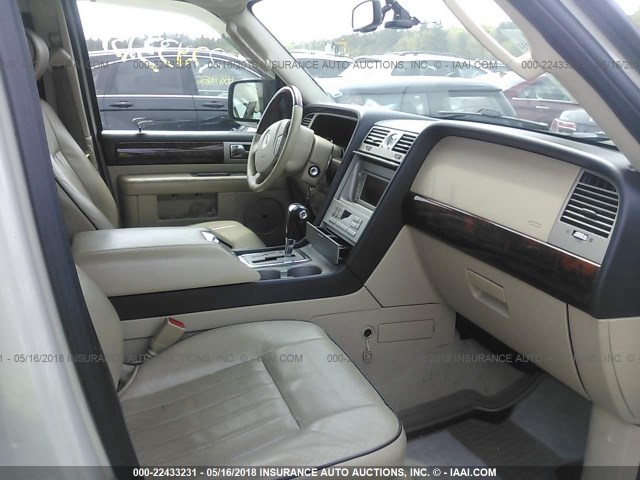5LMFU28576LJ22199 - 2006 LINCOLN NAVIGATOR CREAM photo 5