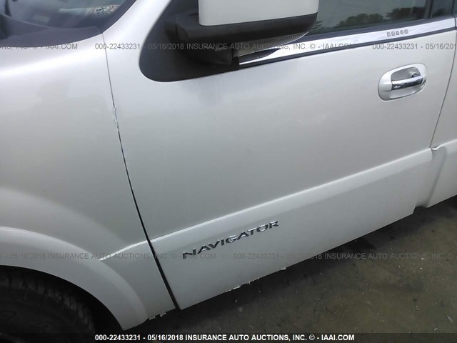 5LMFU28576LJ22199 - 2006 LINCOLN NAVIGATOR CREAM photo 6