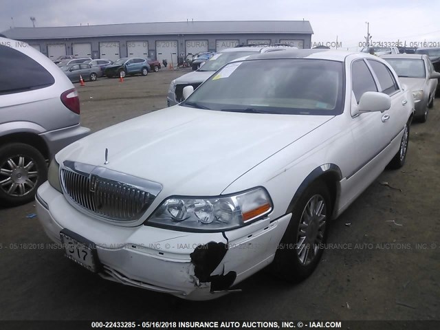 2LNHM82V48X640946 - 2008 LINCOLN TOWN CAR SIGNATURE LIMITED WHITE photo 2