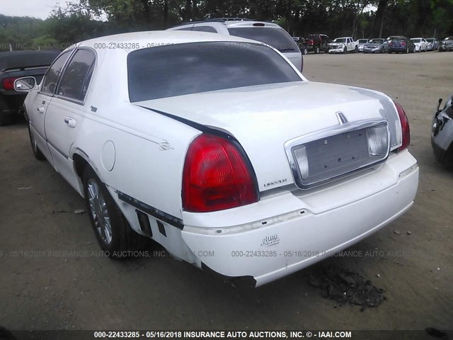 2LNHM82V48X640946 - 2008 LINCOLN TOWN CAR SIGNATURE LIMITED WHITE photo 3