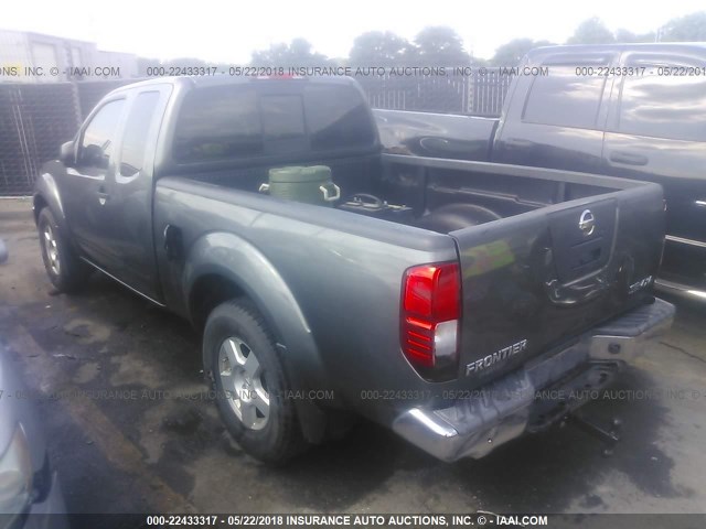 1N6AD06W07C431741 - 2007 NISSAN FRONTIER KING CAB LE/SE/OFF ROAD GRAY photo 3