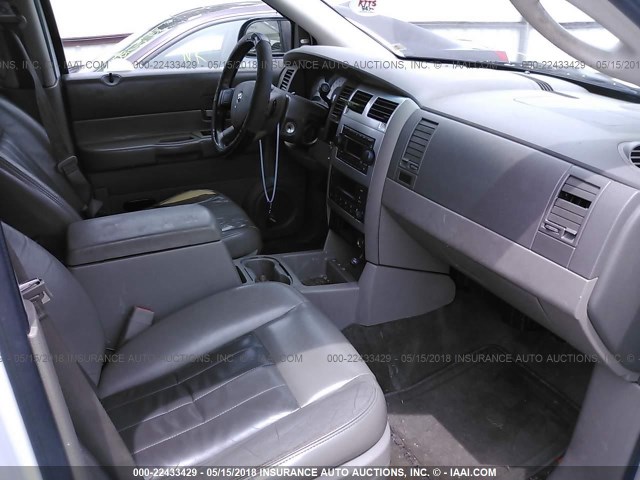 1D4HD58D45F529356 - 2005 DODGE DURANGO LIMITED WHITE photo 5