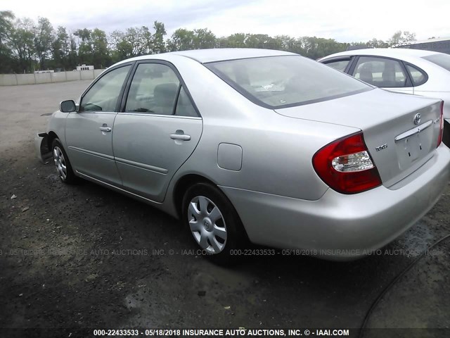 4T1BE32K72U626274 - 2002 TOYOTA CAMRY LE/XLE/SE SILVER photo 3