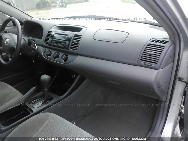 4T1BE32K72U626274 - 2002 TOYOTA CAMRY LE/XLE/SE ვერცხლისფერი ფოტო 5