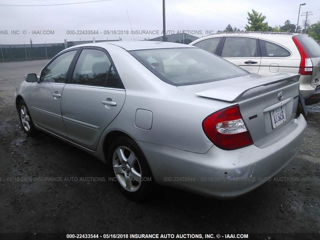 4T1BE32K54U265792 - 2004 TOYOTA CAMRY LE/XLE/SE ვერცხლისფერი ფოტო 3