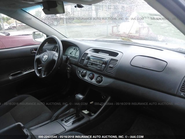 4T1BE32K54U265792 - 2004 TOYOTA CAMRY LE/XLE/SE ვერცხლისფერი ფოტო 5