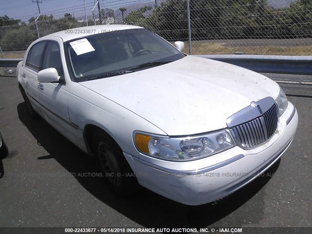 1LNFM83WXWY648707 - 1998 LINCOLN TOWN CAR CARTIER WHITE photo 1